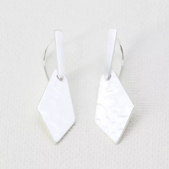 Kendra Scott "Gianna" Hammered Silver Earrings - Picture 3 of 3